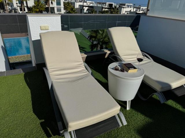 טורבייחה Luxury Penthouse Oasis Beach VIII Orihuela Costa Punta Prima מראה חיצוני תמונה