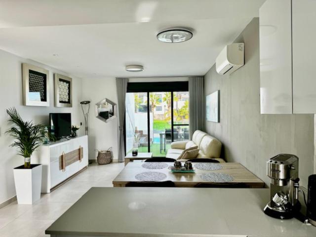 טורבייחה Luxury Penthouse Oasis Beach VIII Orihuela Costa Punta Prima מראה חיצוני תמונה